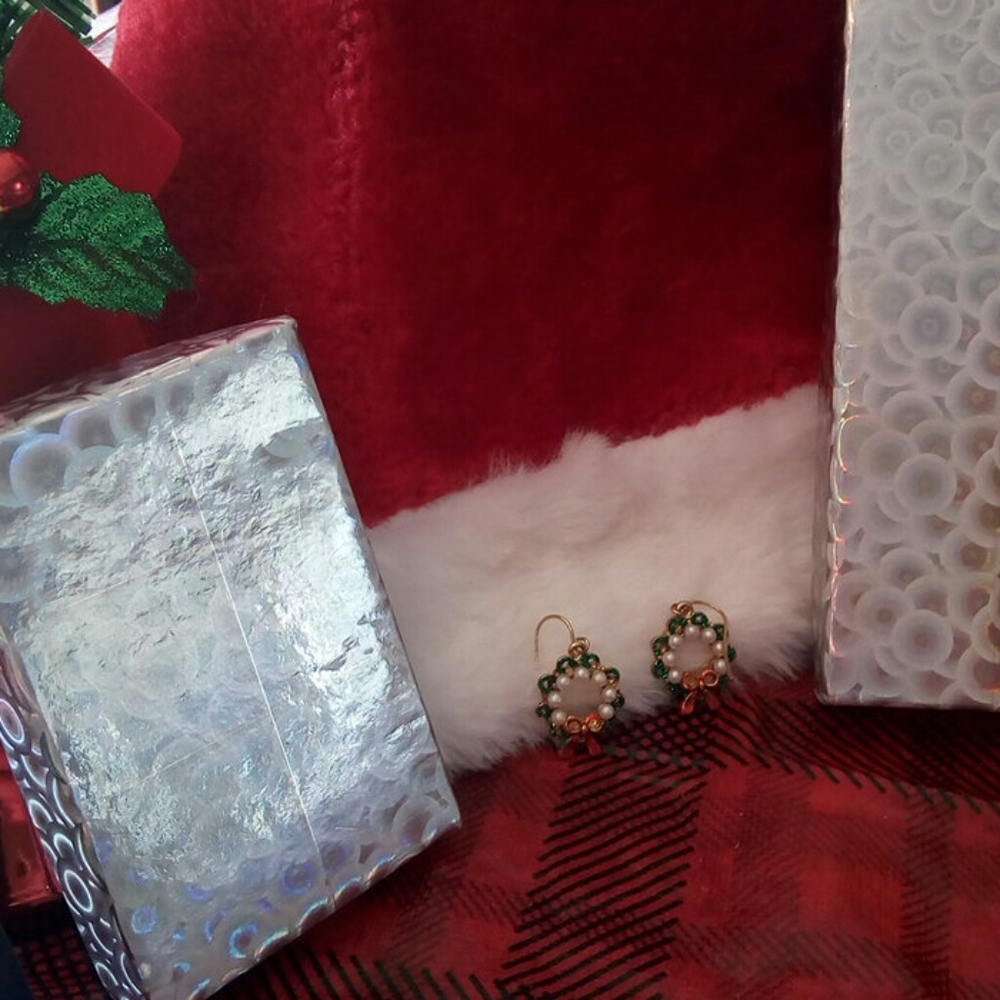 Xmas wreaths bear rings